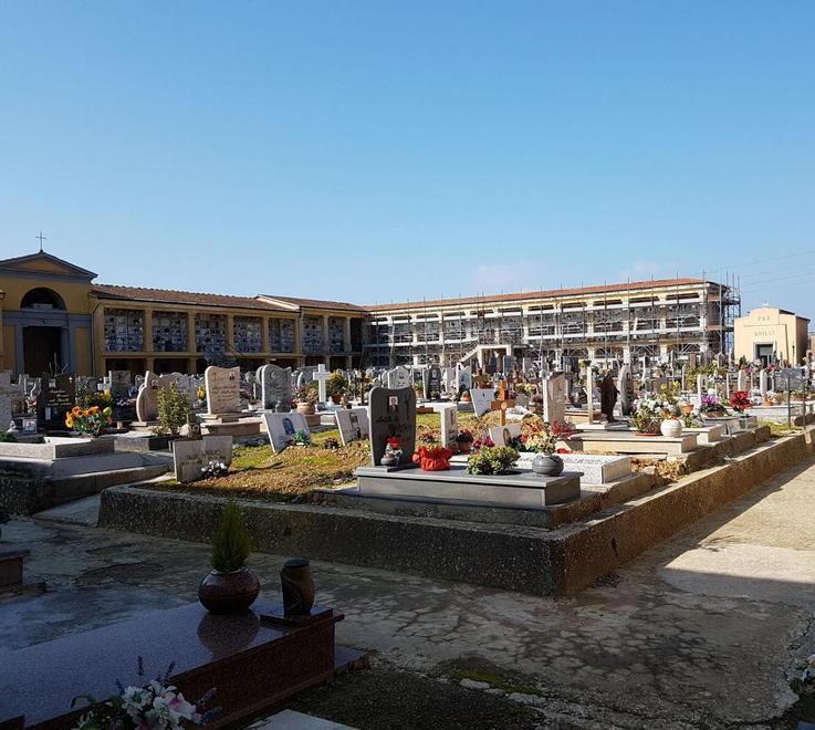 Nuovi loculi e cappelle al cimitero del capoluogo 
