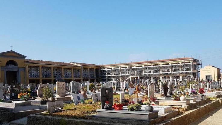 Nuovi loculi e cappelle al cimitero del capoluogo