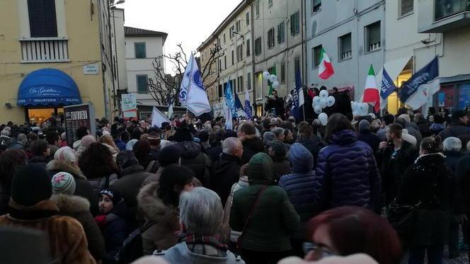 Lo slogan “no fasci” tra i contestatori