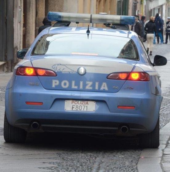Ruba profumi alla Upim, 22enne in cella