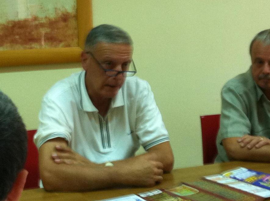 Da trent’anni vive in paese: «Aiutiamolo» 