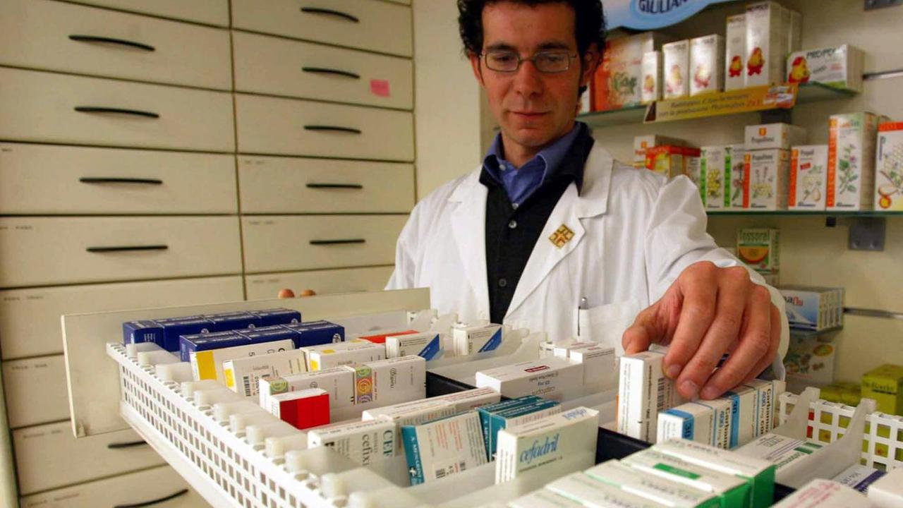 Assegnazione delle nuove farmacie in Sardegna, iter bloccato: sit-in sotto la Regione 