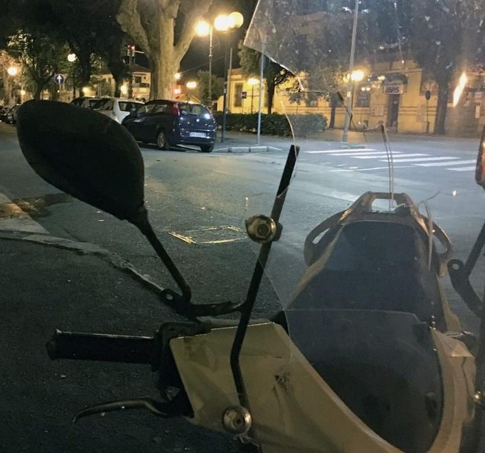 Scooter contro scooter Quattro feriti su viale Carducci