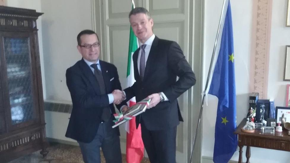Il Console Usa in visita dal prefetto