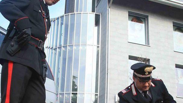 «L’ho visto puntargli il coltello alla gola»