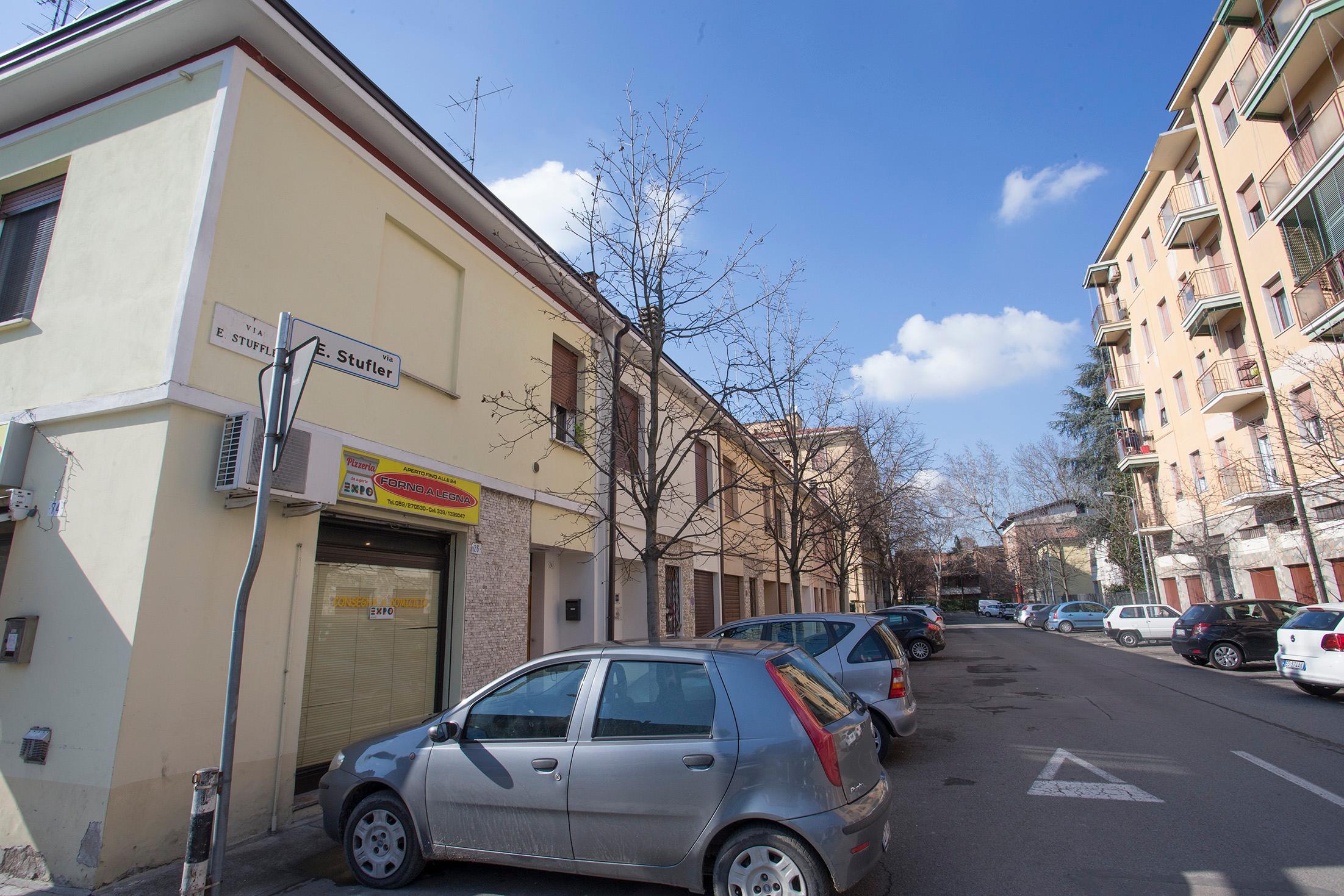 Modena, via Stuffler: scippata un’anziana passante e scassinati i garage 