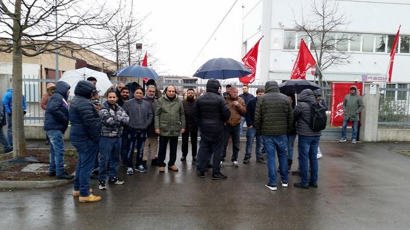 Carpi, Arsom, 45 lavoratori lasciati a casa con un messaggio Whatsapp 