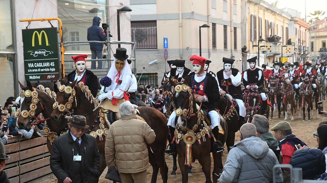 Un'immagine dell'ultima Sartiglia: il momento in cui i cavalieri comunicano lo sciopero