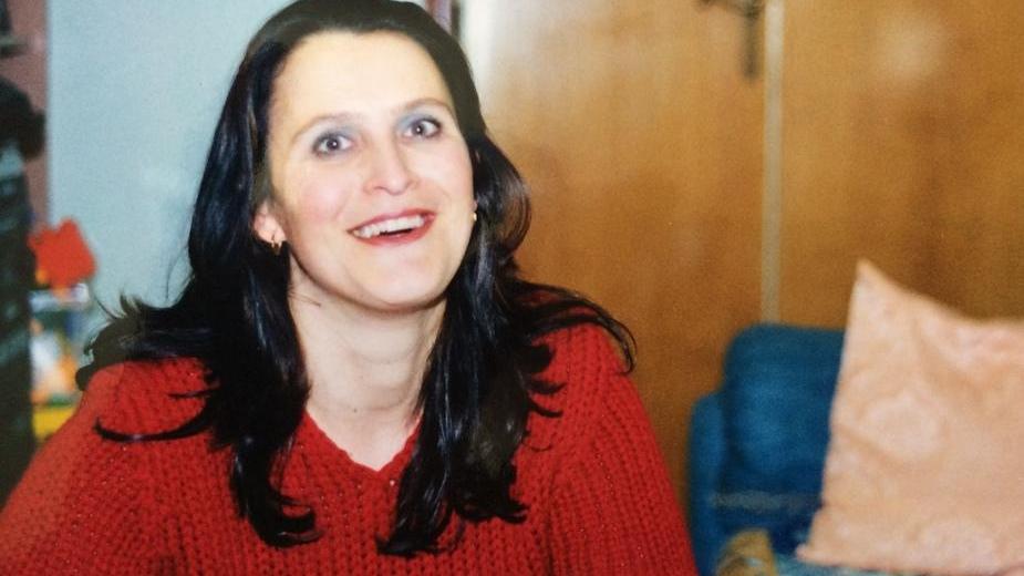 L’abbraccio del Papa a Sandra, malata di Sla ricevuta in Vaticano