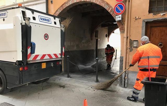 Pulizia in chiassi e vicoli del centro 