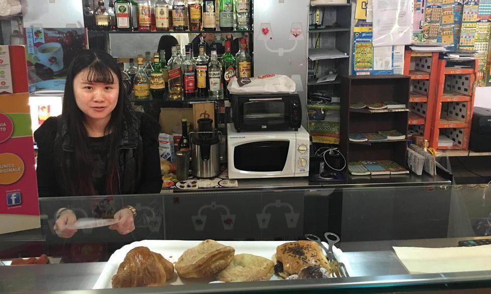 «Balordi e minacce» Barista rinuncia e lascia il locale