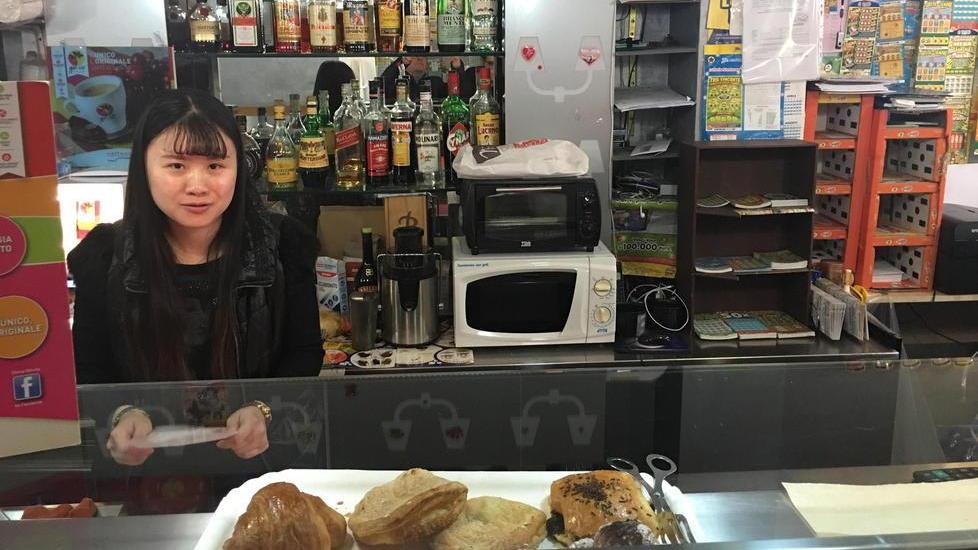 «Balordi e minacce» Barista rinuncia e lascia il locale