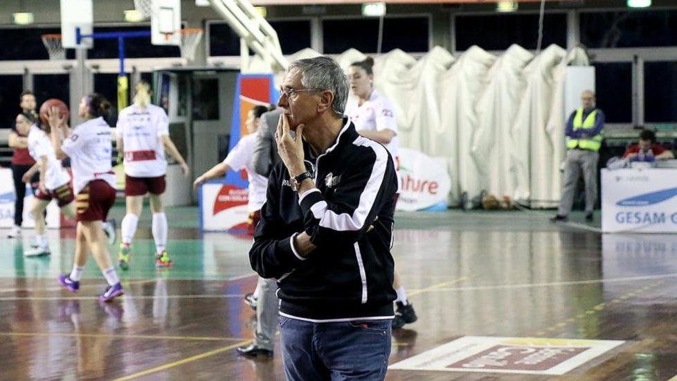Al Palasuore lezioni di basket da Diamanti