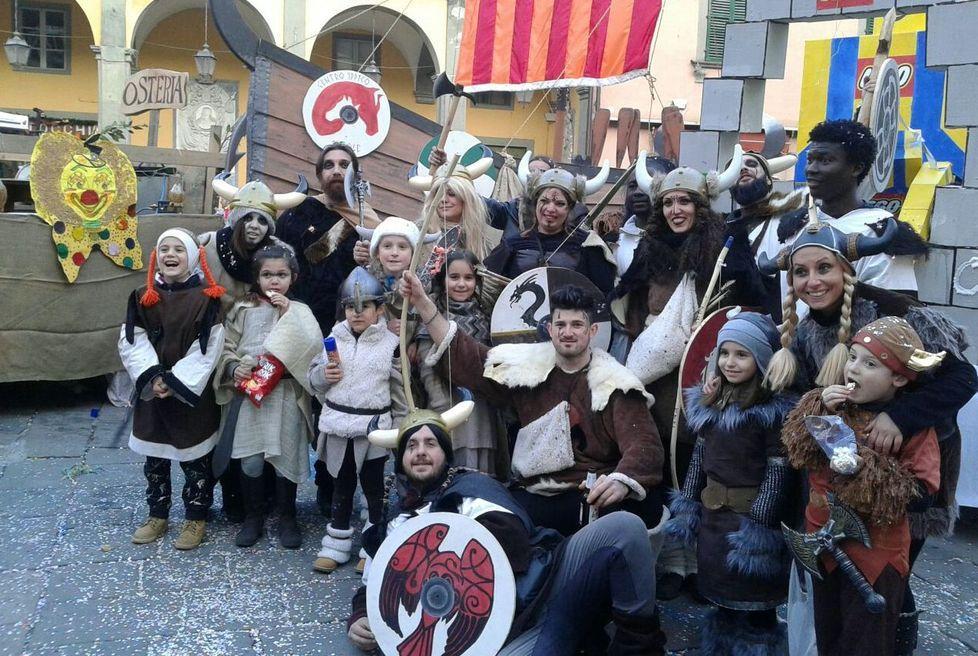 Sfilata dei carri vincono i Vichinghi di Teglia