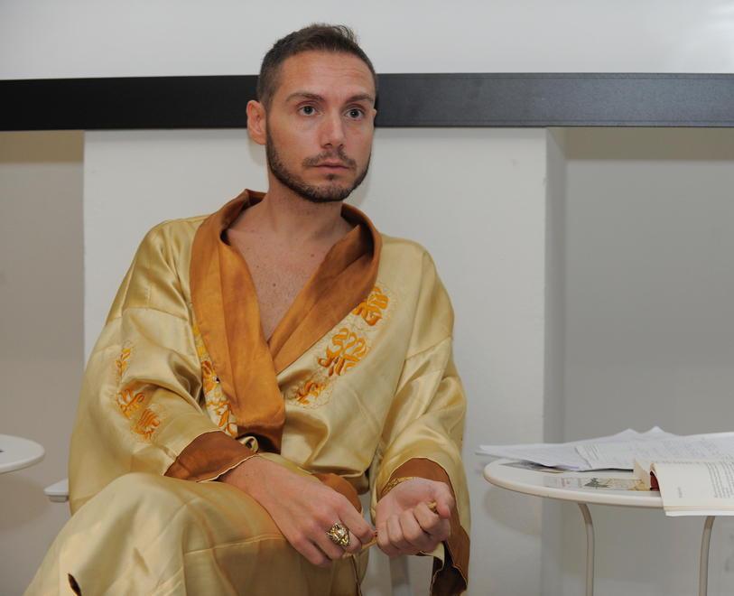 L’harem di escort gay di don Morini 