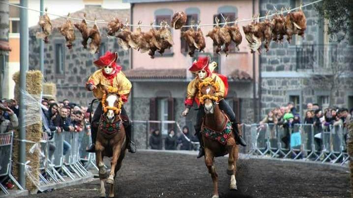Sa cursa ’e su puddu, tante contestazioni dagli animalisti
