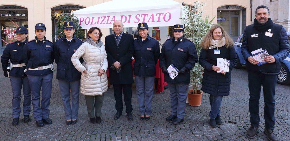 Minacciata una donna ogni due giorni 