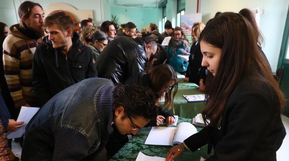 I giovani e l’impiego, un’estate al mare ma per lavorare 