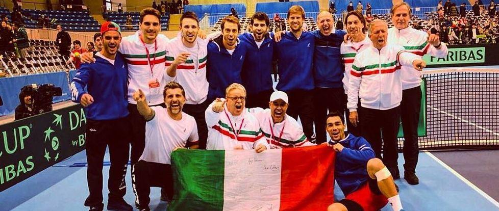 Luca Farinelli è il terzo in piedi da sinistra