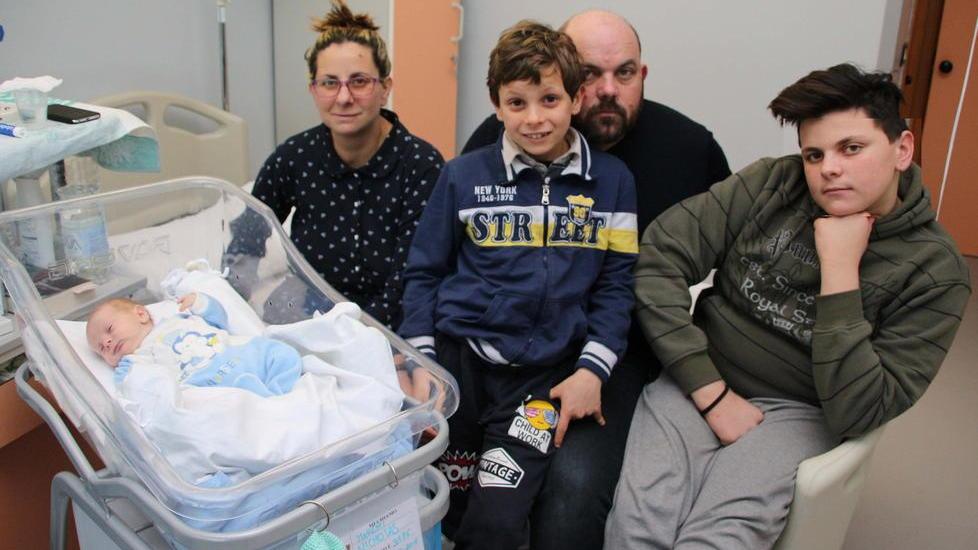 Colpita da meningite, viene fatta partorire: salvati madre e neonato