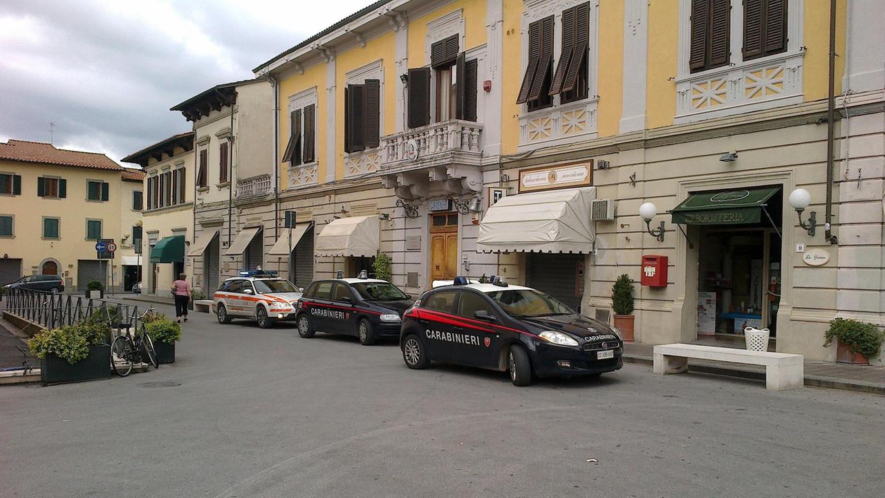 La caserma dei carabinieri di Fucecchio (foto d'archivio)