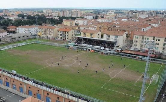 Una veduta dello stadio Loris Rossetti di Cecina (foto Michele Falorni/Silvi)