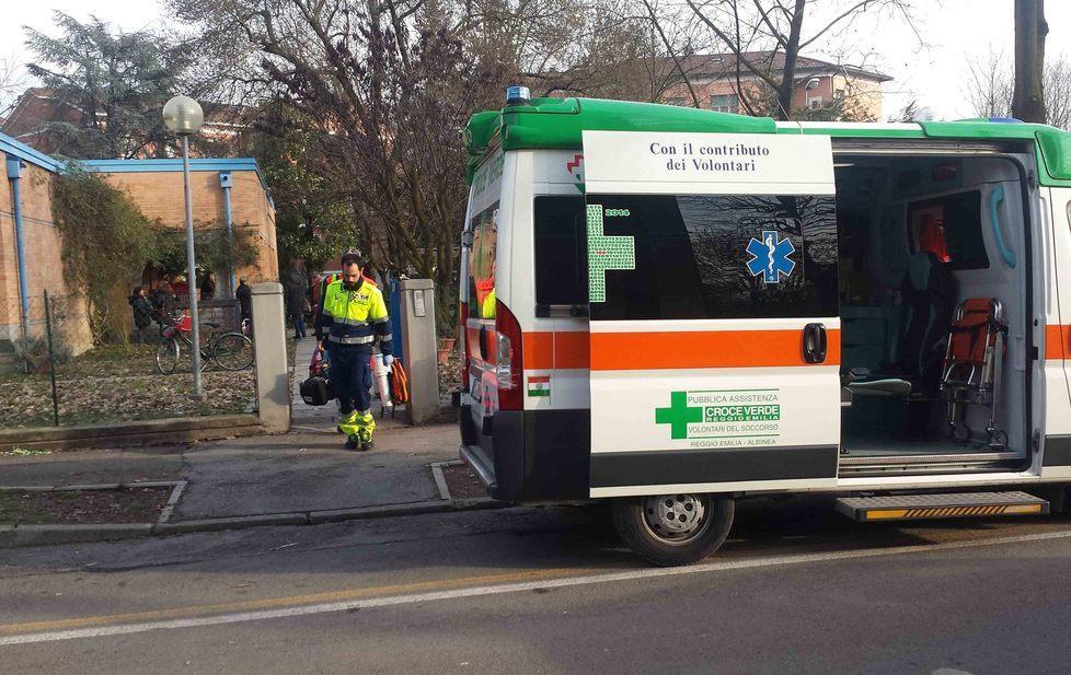 Reggio Emilia, bambino sta male al nido: trasportato in ospedale 