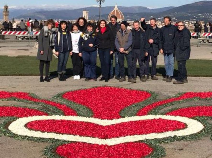 Infioratori conquistano piazzale Michelangelo 