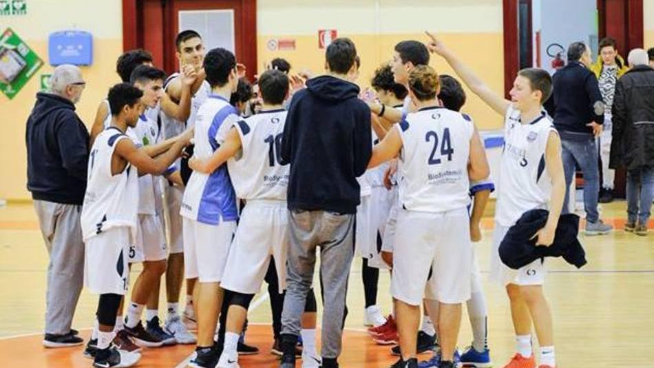 Basket Valdicornia U18 vince il derby a Cecina