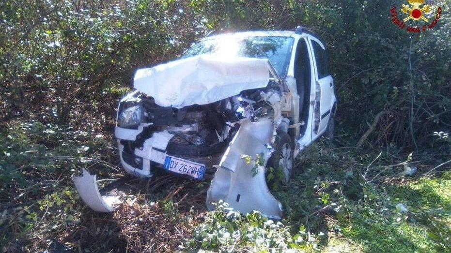 Scontro frontale tra auto, tre feriti portati all’ospedale