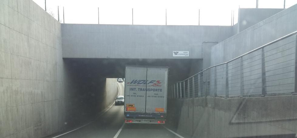 Autoarticolato in via Ingrillini nonostante il divieto