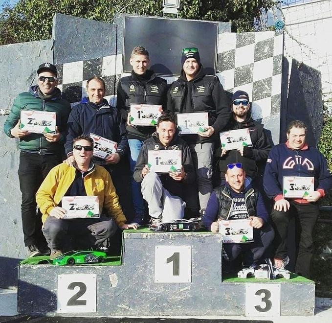 Brillano i portacolori della Rc model Massa