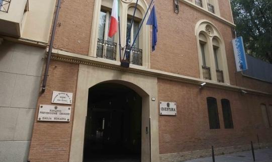 Fugge da Messina e chiede aiuto a Reggio 