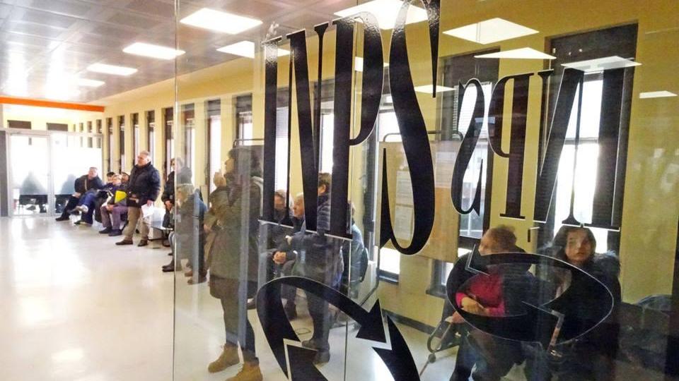 Pensione a rischio tra cavilli e ritardi dopo 40 anni di lavoro