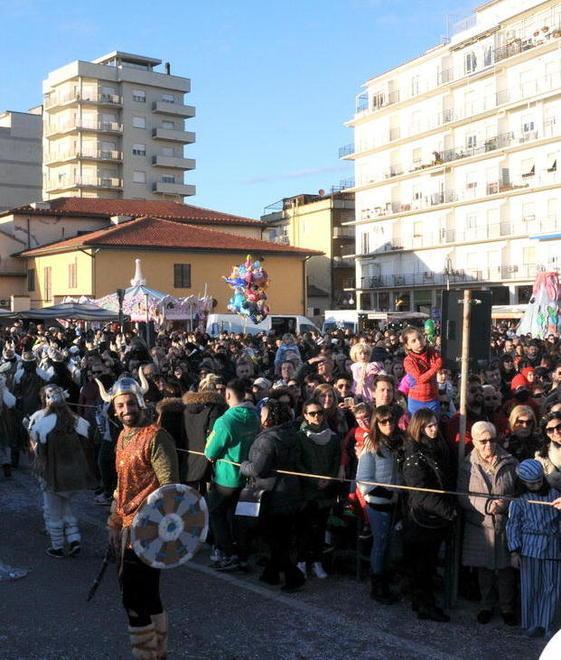 L’incubo del maltempo incombe sulla sfilata 