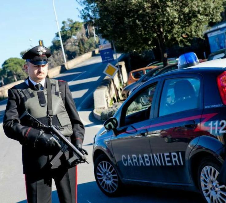 Prende multe a raffica Le fa arrivare alla zia ignara 
