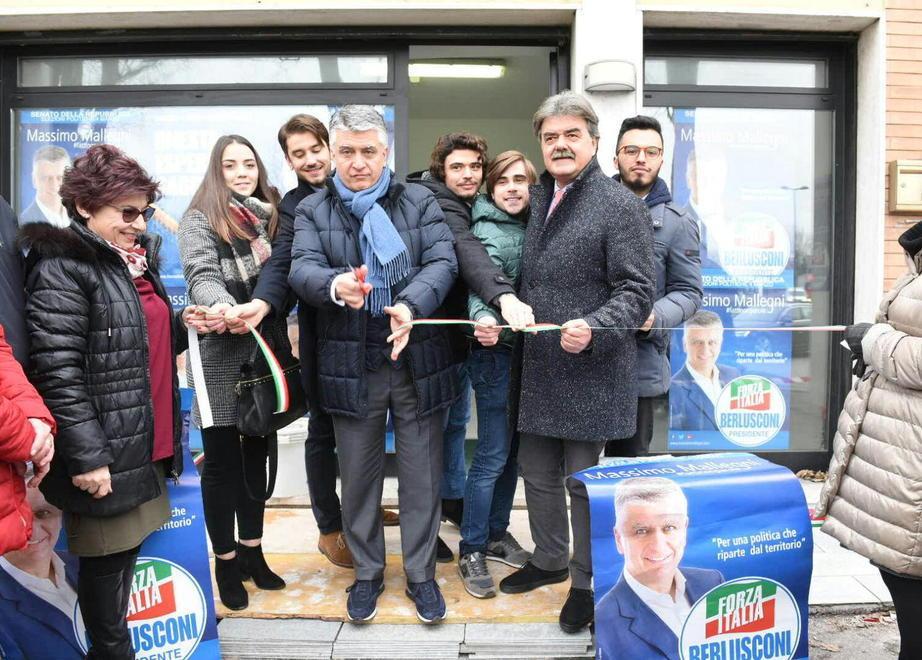 Mallegni inaugura la sede di FI