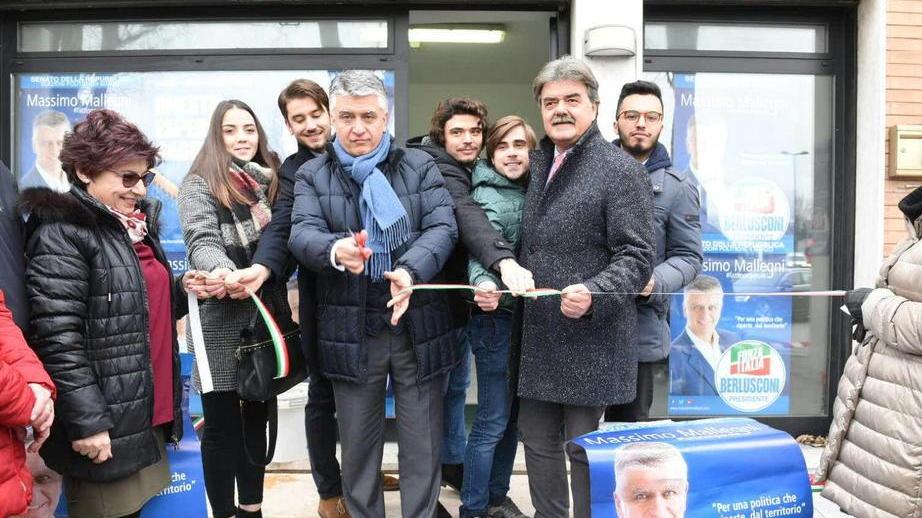 Mallegni inaugura la sede di FI
