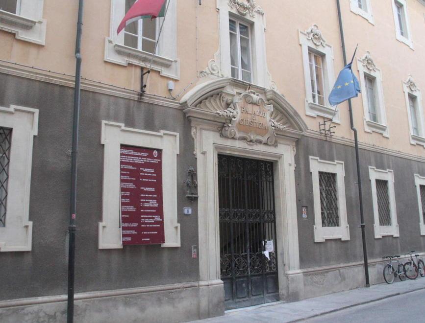 Rubava soldi ai clienti: condannato 