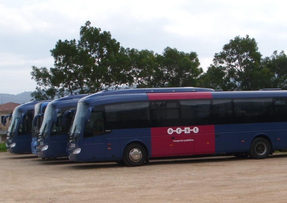 Vecchi, sporchi e in ritardo bocciati treni e autobus sardi