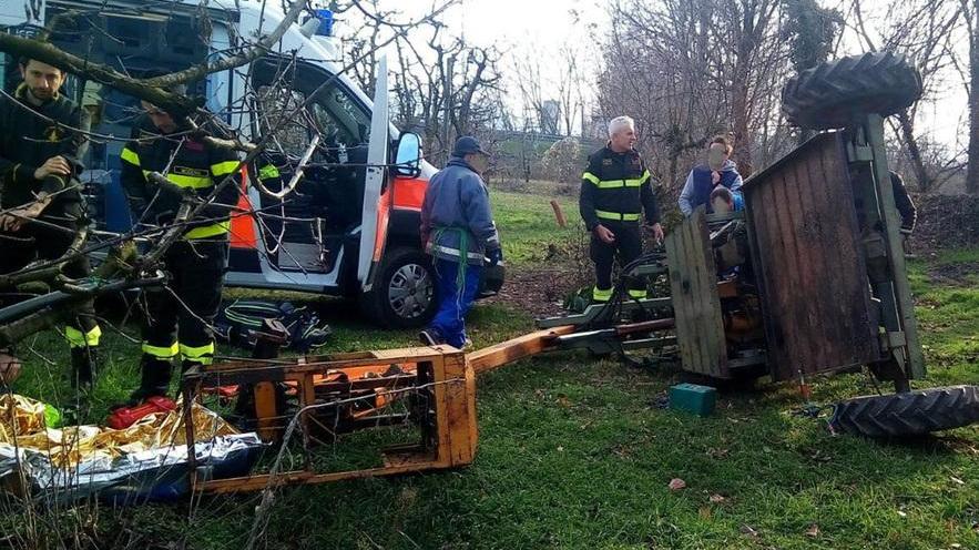 Cade mentre pota: agricoltore gravissimo