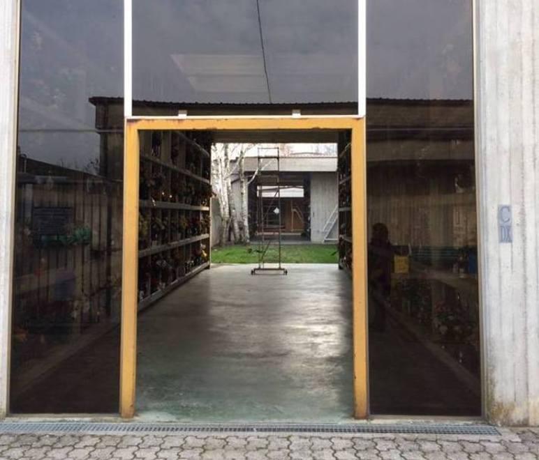 Ladro tra le tombe, preso 