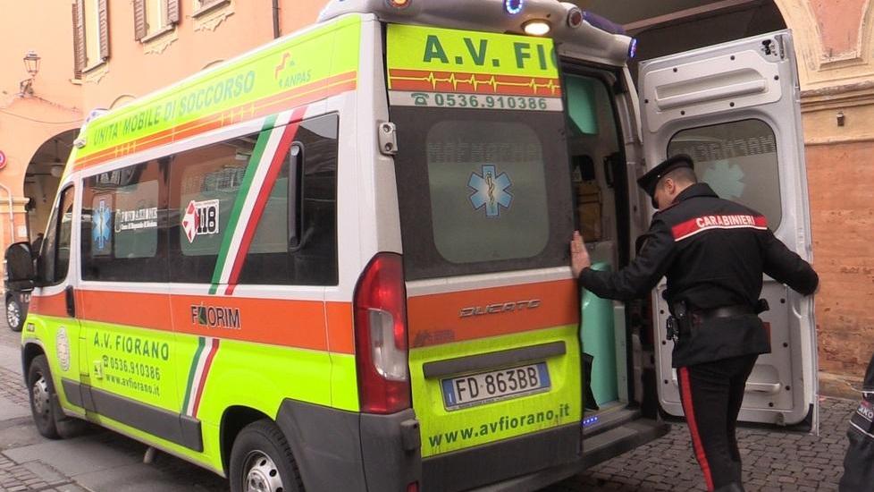 Cade al mercato, 84enne ferito