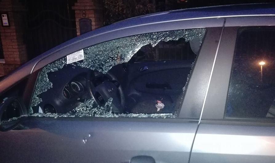 Caccia al vandalo delle auto