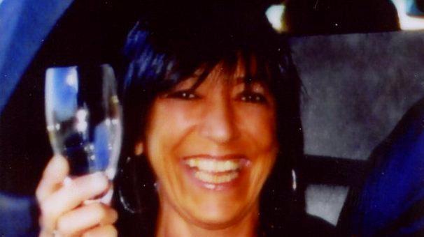 Una folla per l’ultimo saluto a Emanuela