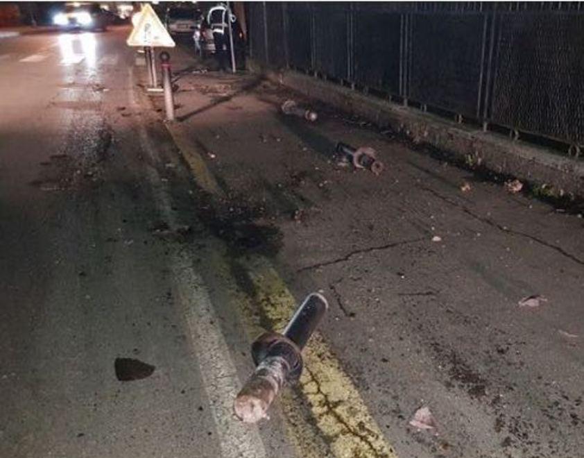 Trancia i paletti e fugge con la jeep ma la incastrano 