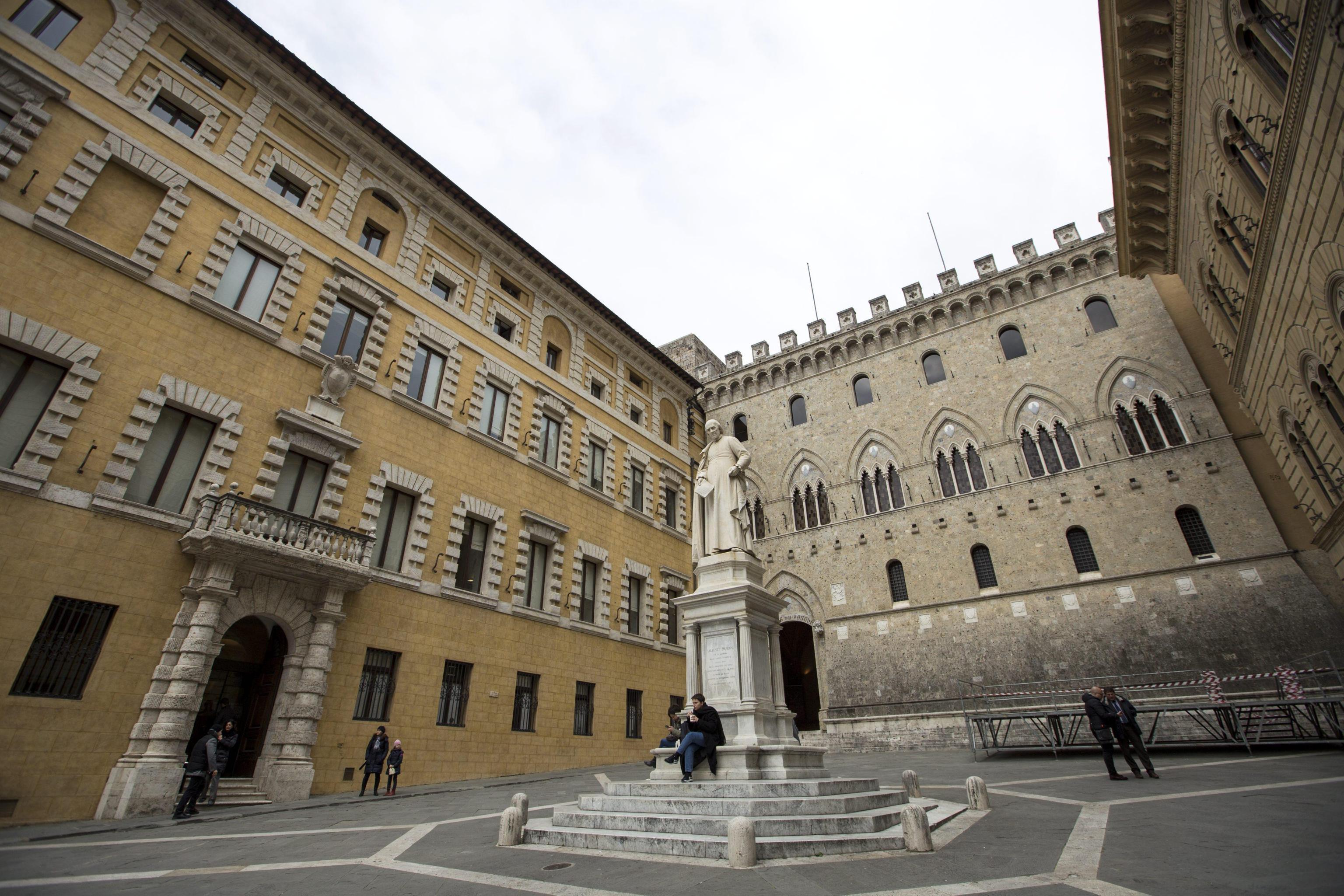 La sede centrale del Montepaschi a Siena (archivio)