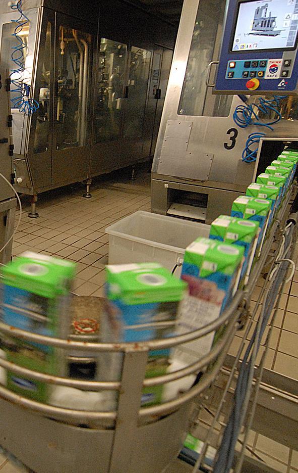 Confezionamento del latte negli impianti della 3A Arborea