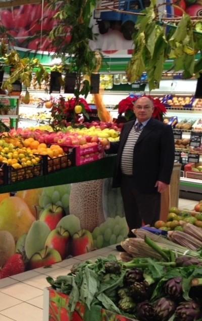 Il fondatore Giovanni Muscas in un punto vendita Nonna Isa