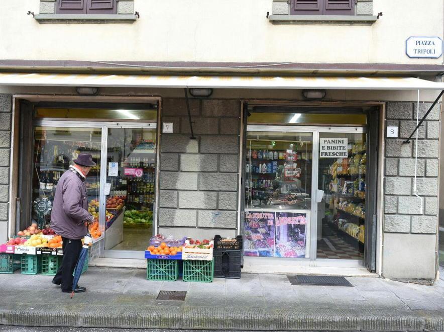 Furto in un negozio di Altopascio, ladre raggirano la titolare 
